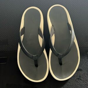 OluKai FlipFlops Size 7